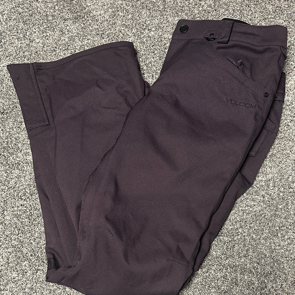 Volcom Women’s purple snowboarding pants